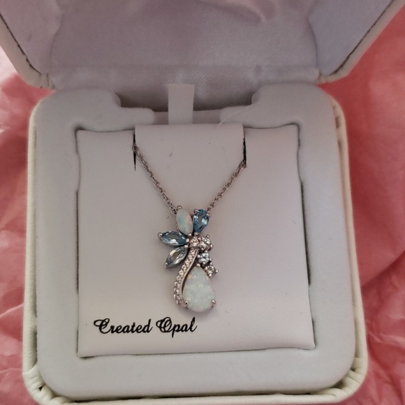 Jewelry - Sterling Silver Opal necklace 18 inches